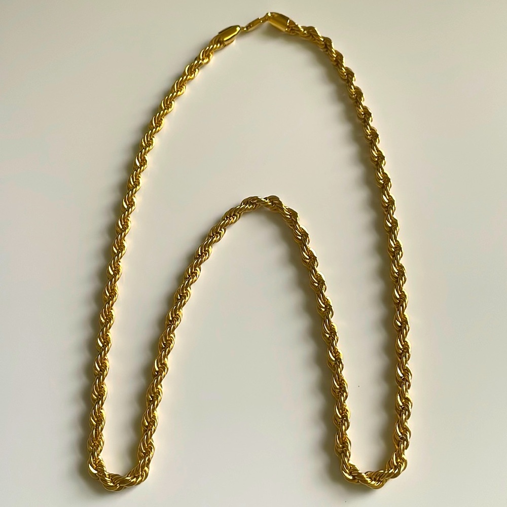 Stunning gold tone twist vintage necklace